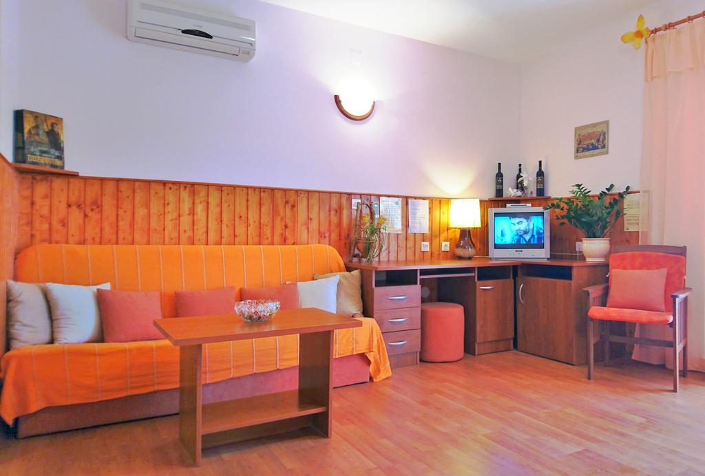 Apartments Radis Затон Екстер'єр фото