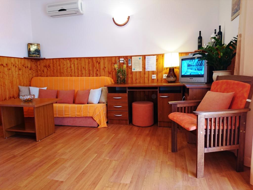 Apartments Radis Затон Екстер'єр фото